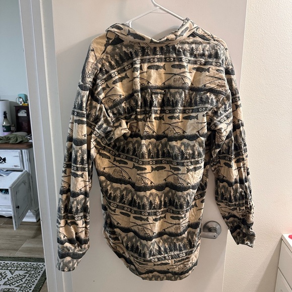 Patterned Button-Up Shirt - Picture 4 of 4